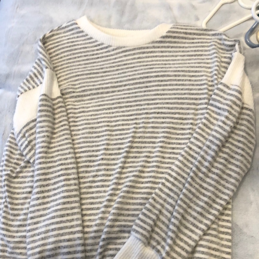 Buckle striped top youth size large